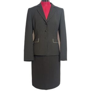 Tahari ASL Skirt Suit Sz 6/6P Black Pinstriped 2-Piece Set Blazer(6) & Skirt(6P)